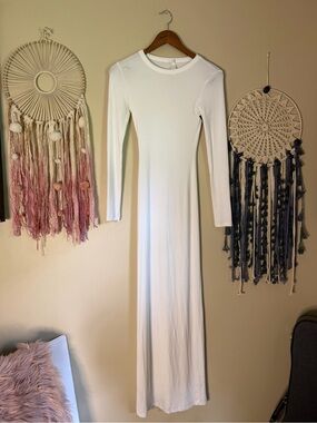 skims long sleeve white dress Long sleeve white dress outfit
